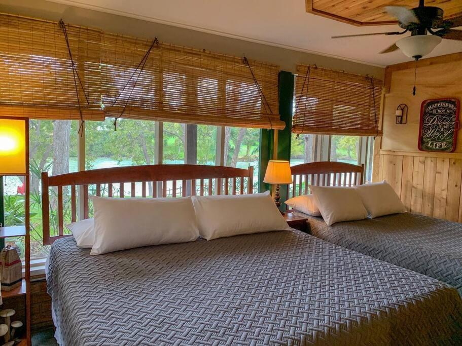 The River Haven - Sleeps 32 - On Guadalupe River Seguin Exteriér fotografie