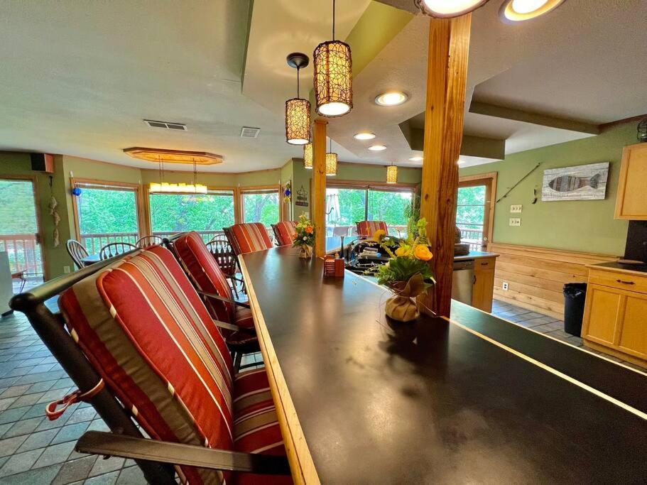 The River Haven - Sleeps 32 - On Guadalupe River Seguin Exteriér fotografie