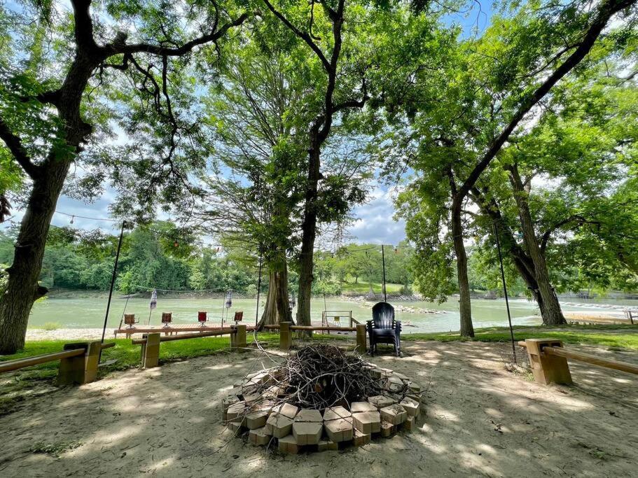 The River Haven - Sleeps 32 - On Guadalupe River Seguin Exteriér fotografie