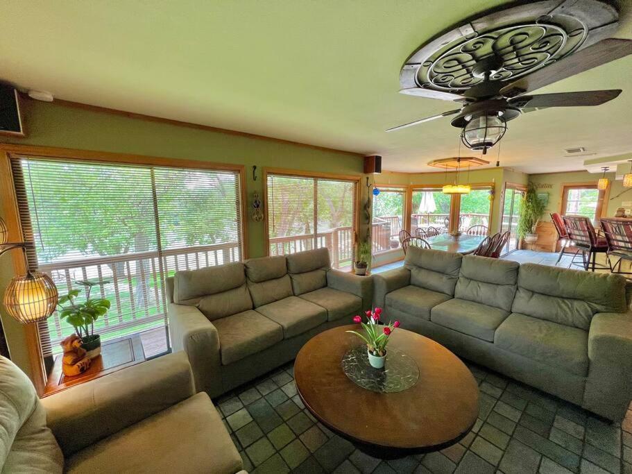 The River Haven - Sleeps 32 - On Guadalupe River Seguin Exteriér fotografie