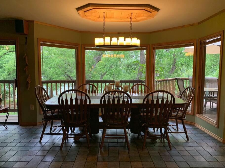 The River Haven - Sleeps 32 - On Guadalupe River Seguin Exteriér fotografie