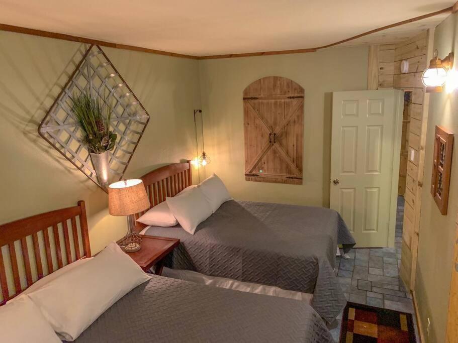 The River Haven - Sleeps 32 - On Guadalupe River Seguin Exteriér fotografie