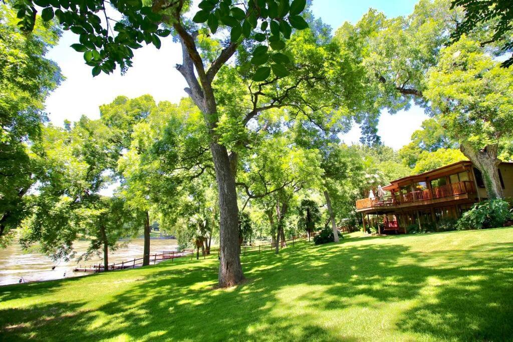 The River Haven - Sleeps 32 - On Guadalupe River Seguin Exteriér fotografie