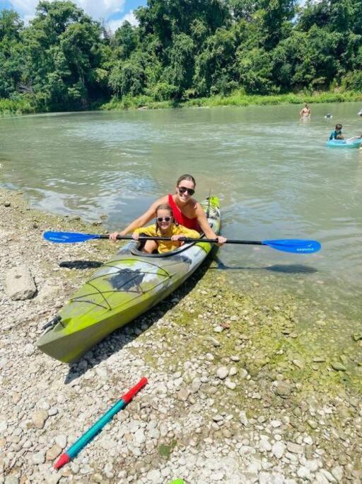 The River Haven - Sleeps 32 - On Guadalupe River Seguin Exteriér fotografie