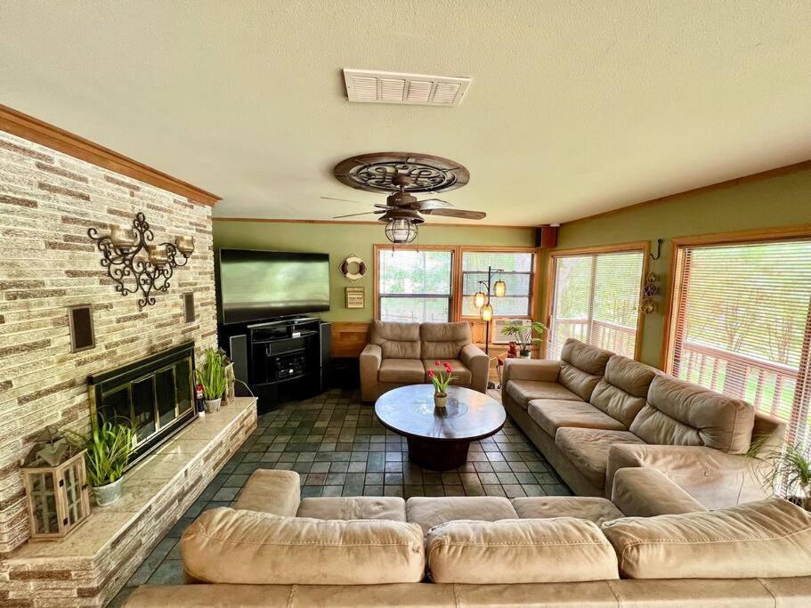 The River Haven - Sleeps 32 - On Guadalupe River Seguin Exteriér fotografie