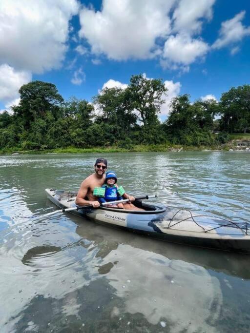 The River Haven - Sleeps 32 - On Guadalupe River Seguin Exteriér fotografie