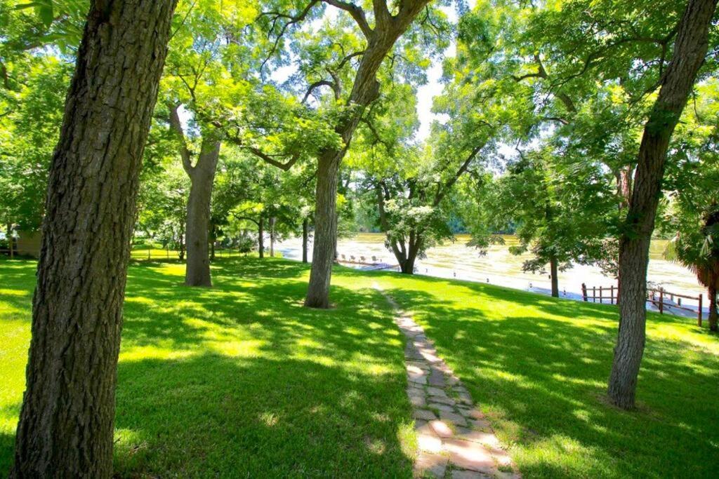 The River Haven - Sleeps 32 - On Guadalupe River Seguin Exteriér fotografie