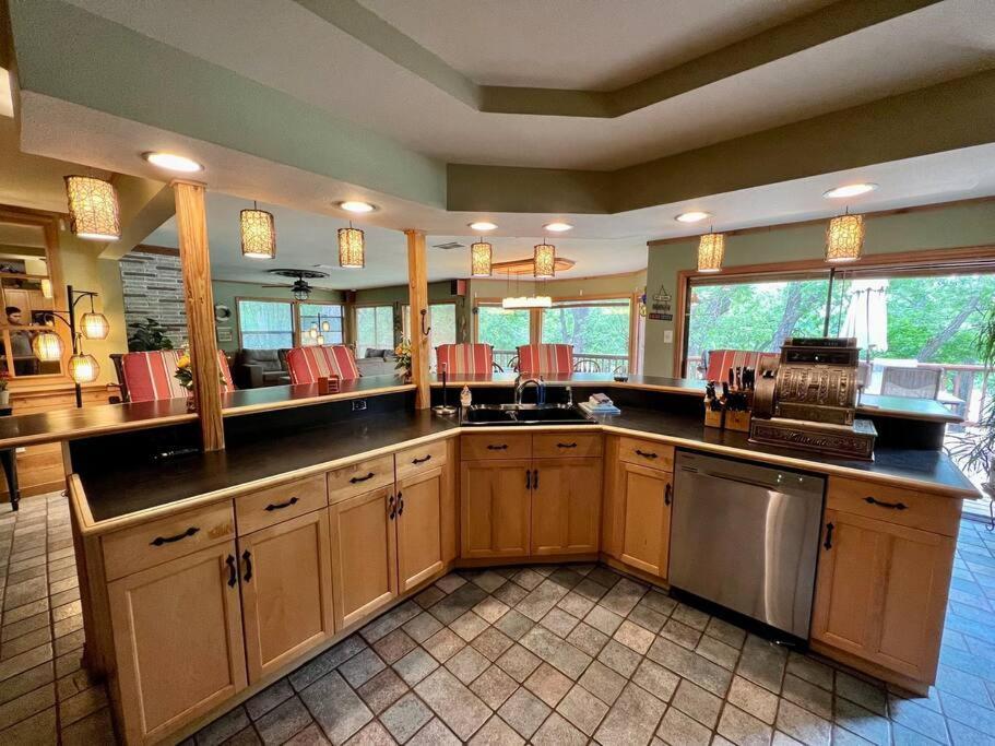 The River Haven - Sleeps 32 - On Guadalupe River Seguin Exteriér fotografie
