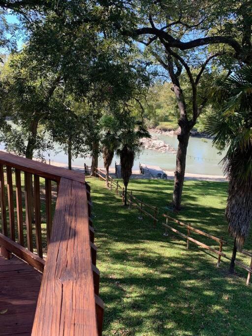 The River Haven - Sleeps 32 - On Guadalupe River Seguin Exteriér fotografie