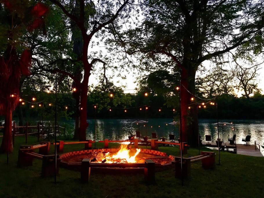 The River Haven - Sleeps 32 - On Guadalupe River Seguin Exteriér fotografie
